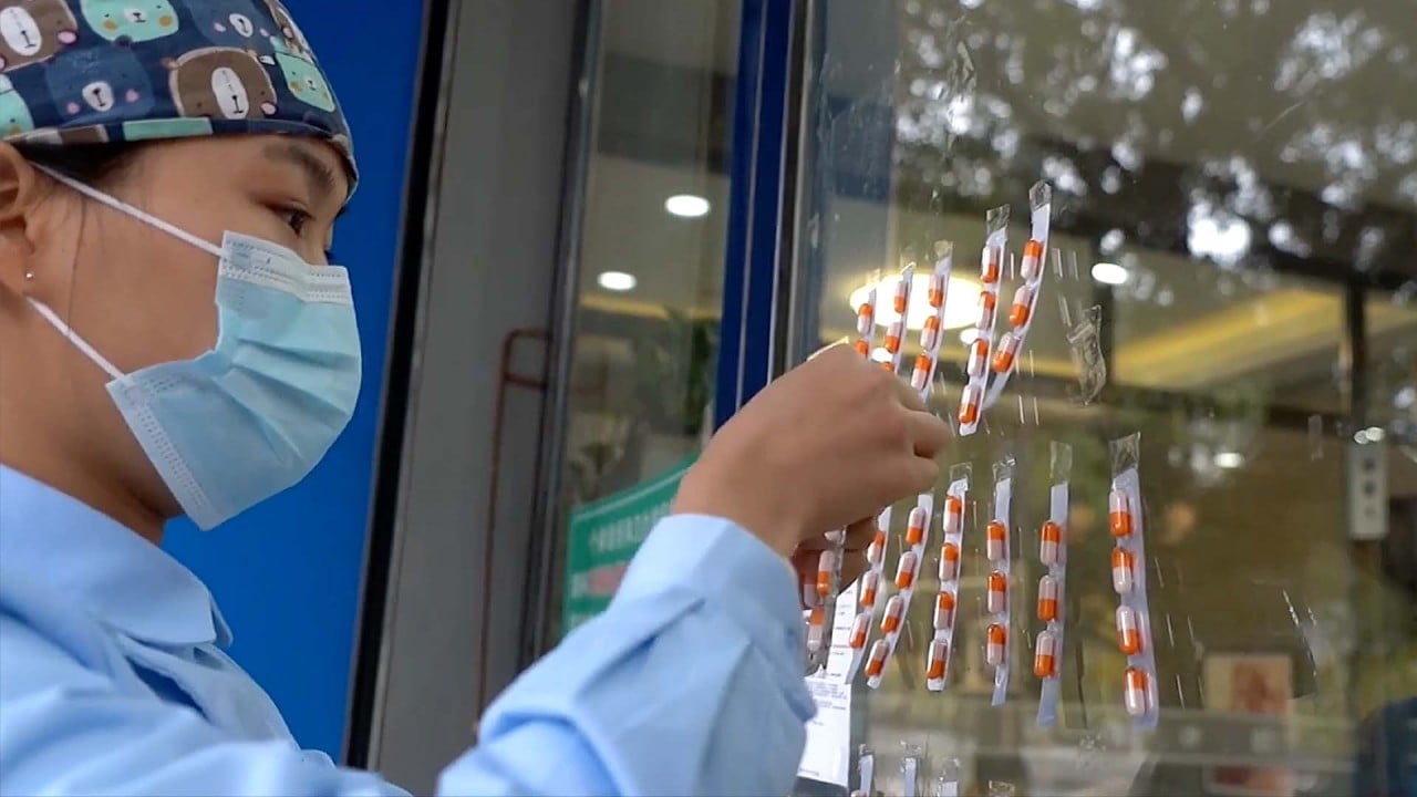 Dental clinic gives away fever tablets amid medicine shortage in China