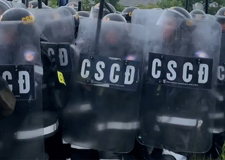 riot police.jpg riot police.jpg