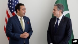 FILE - Secretary of State Antony Blinken, right, meets with Pakistani Foreign Minister Bilawal Bhutto Zardari at United Nations headquarters in New York, May 18, 2022.