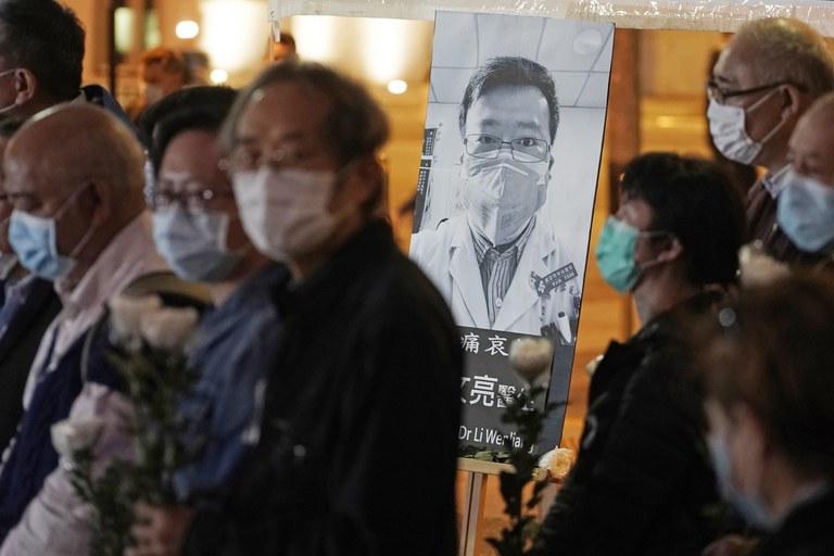 ENG_CHN_INTERVIEWYouShengdong_02212023.2.jpg People attend a vigil for Wuhan doctor and COVID-19 whistleblower Li Wenliang, in Hong Kong, Feb. 7, 2020. Credit: Associated Press