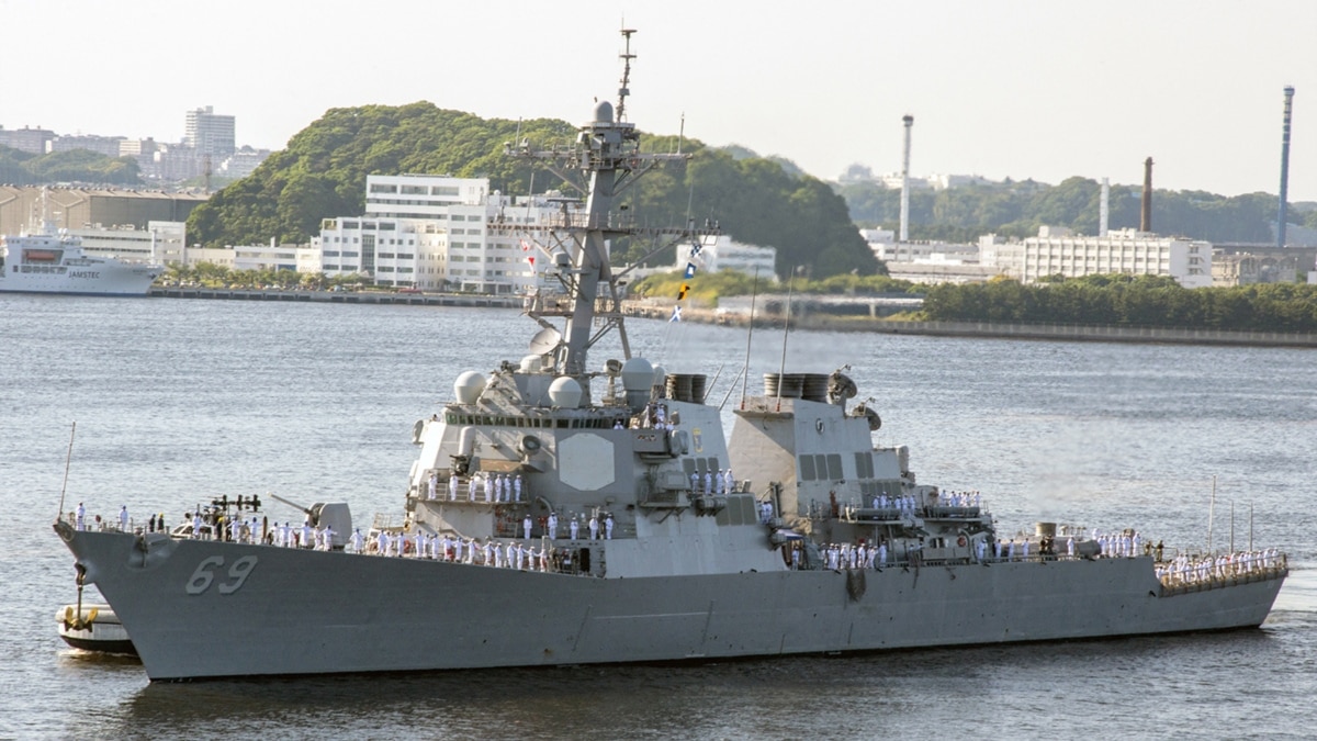 US Denies Chinese Military Drove Away US Destroyer in South China Sea 3 us denies chinese military drove away us destroyer in south china sea 1