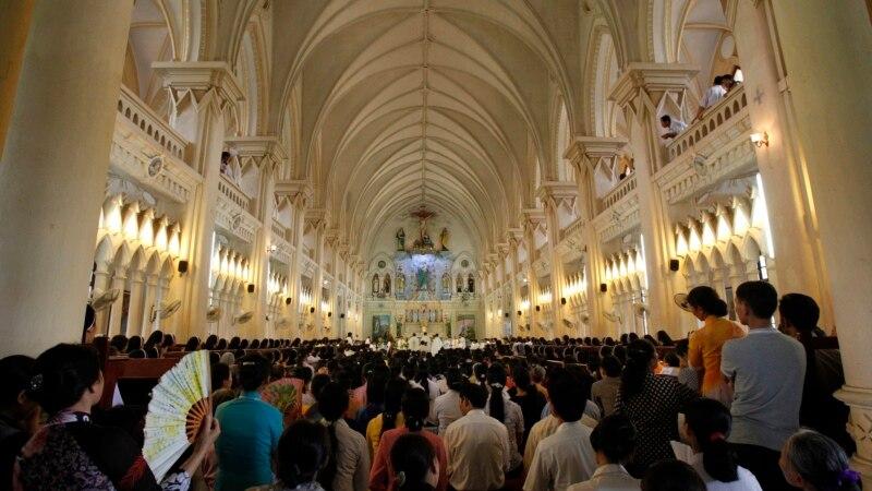 vietnamese activists say hanoi adopting chinas model on religious policy