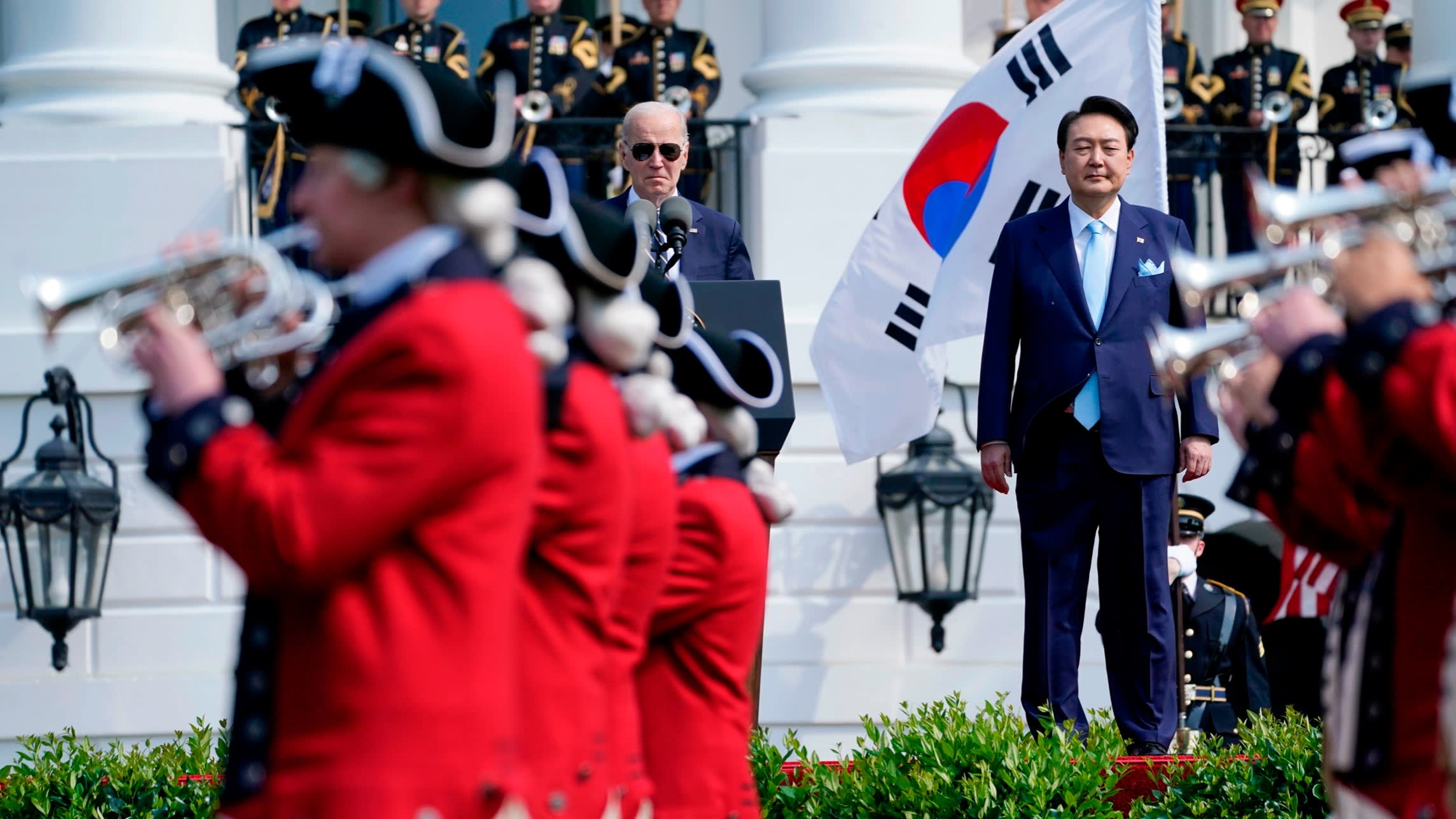 Joe Biden and South Korea’s Yoon Suk Yeol watch the United States Army Old Guard Fife and Drum Corps march past on the South Lawn of the White House