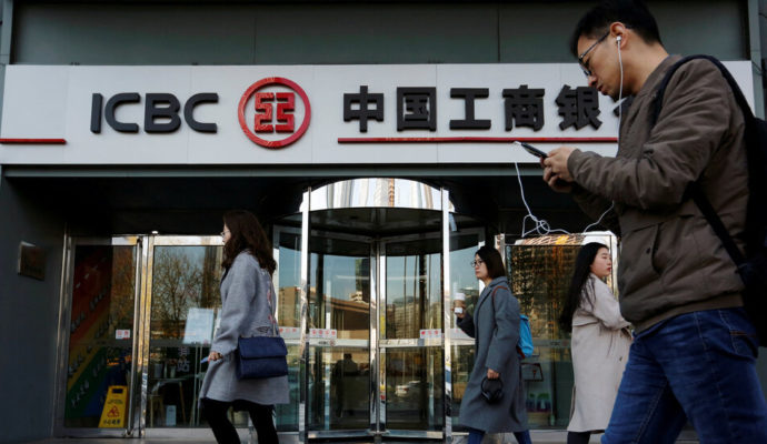chinas biggest banks cut deposit rates to spur consumer spending