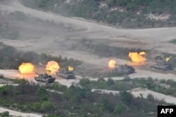 South Korea's K-2 tanks fire during a South Korea-US joint military drill at Seungjin Fire Training Field in Pocheon on June 15, 2023. (Photo by Jung Yeon-Je / Pool / AFP)