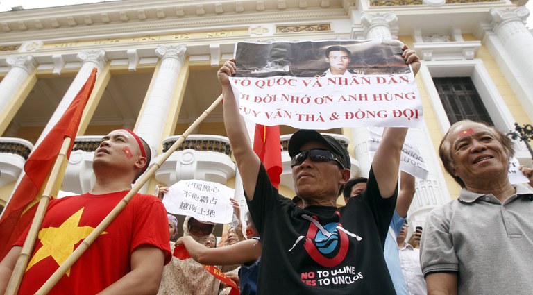 2014-05-11T120000Z_1539942187_GM1EA5B18ZV01_RTRMADP_3_VIETNAM-CHINA-PROTEST.JPG 2014-05-11T120000Z_1539942187_GM1EA5B18ZV01_RTRMADP_3_VIETNAM-CHINA-PROTEST.JPG