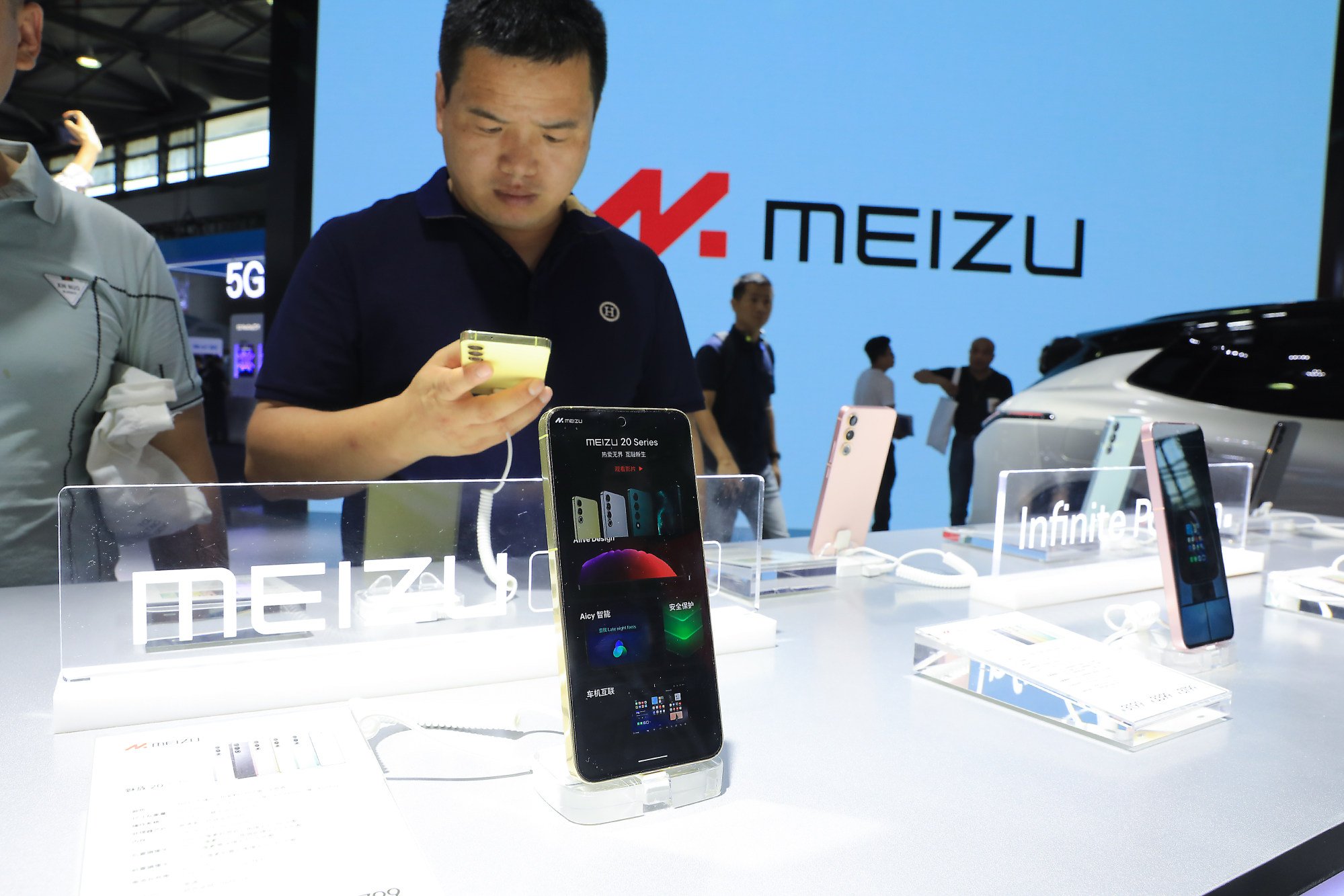 Visitors try out Meizu smartphones at Mobile World Congress Shanghai 2023 in June. Photo: VCG via Getty Images