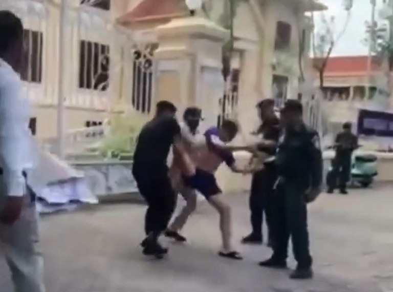 ENG_KHM_ShortPE_08302023.2.jpg Keo Sovannrith is manhandled by police outside the Ministry of Education, Youth and Sports in Phnom Penh, Cambodia, in a screenshot from a video posted to Facebook Aug. 21, 2023. Credit: Screenshot from Facebook