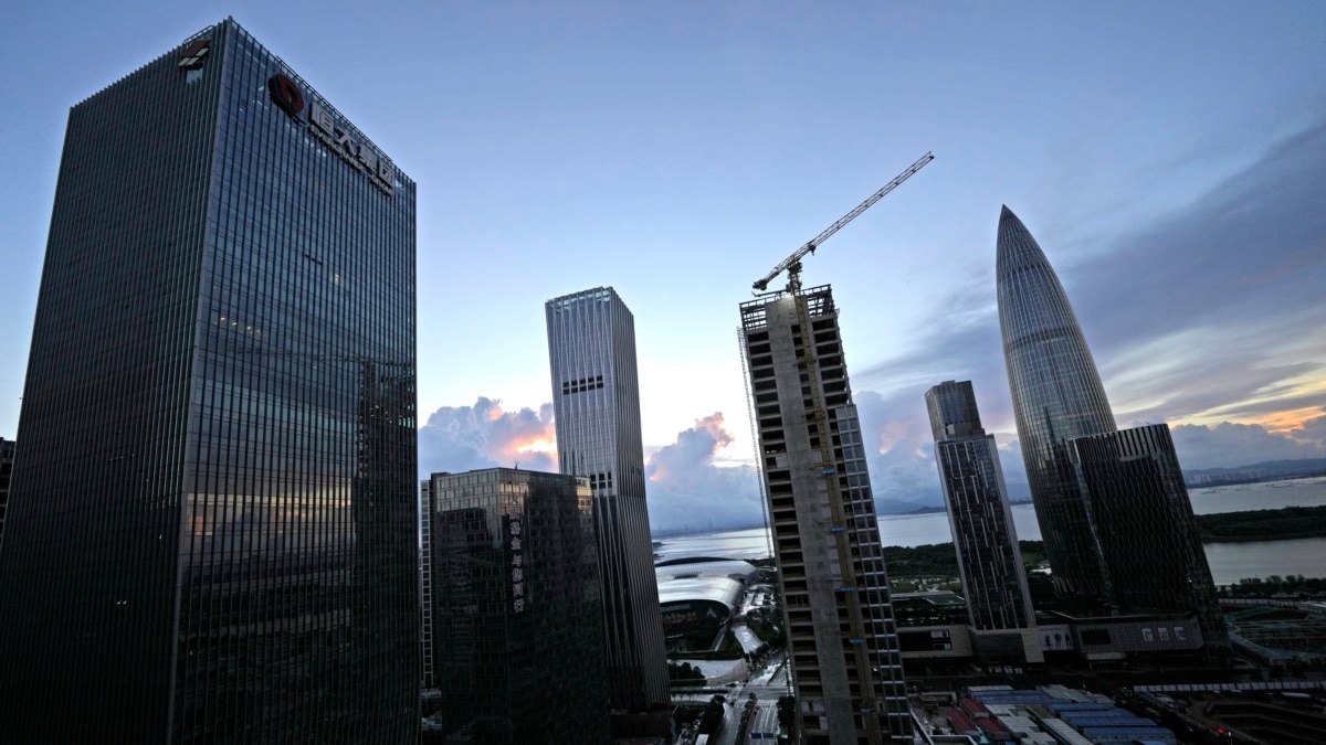 China Police Detain Some Evergrande Wealth Management Staff 1 china police detain some evergrande wealth management staff 1