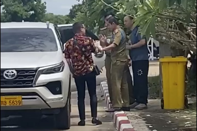 ENG_CHN_LuSiweiRepatriated_09142023_03.JPG An activist, left, traveling with Chinese rights lawyer Lu Siwei, right, argues with police who were in the process of detaining Lu, near the Thanaleng dry port, south of Vientiane, in July 2023. Lu Siwei has been repatriated to China after being arrested in Laos en route to join his family in the United States. Credit: Anonymous Source via AP)