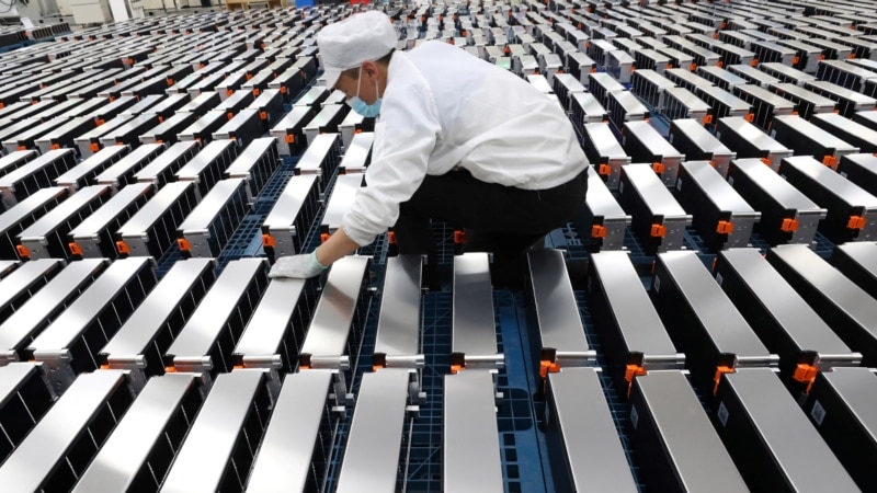 europe risks dependence on chinese batteries eu report finds