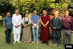 Members of Tibetan Parliament-in-Exile meeting Jammu and Kashmir Apni Party President, Syed Mohammad Altaf Bukhari and its Senior Vice President, Ghulam Hassan Mir. (Wasim Nabi for VOA)