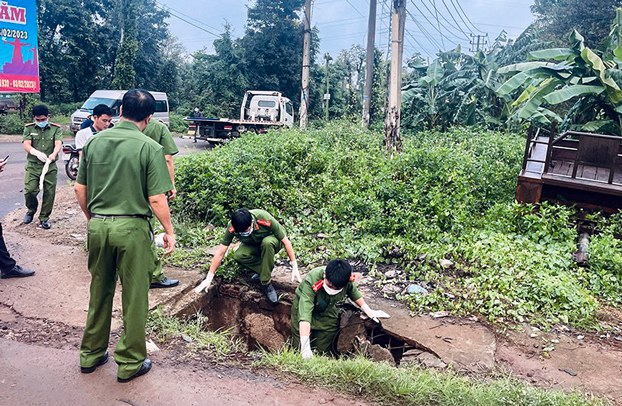 ENG_VTN_RichPoorGap_09062023.2.jpg Authorities search the area near a commune office in central Vietnam's Dak Lak province following an attack by an armed group, June 11, 2023. Credit: Facebook/Thong tin Chinh pu