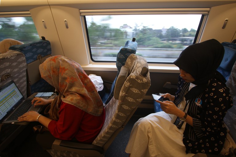 ID-train-pic-11.jpg ID-train-pic-11.jpg
