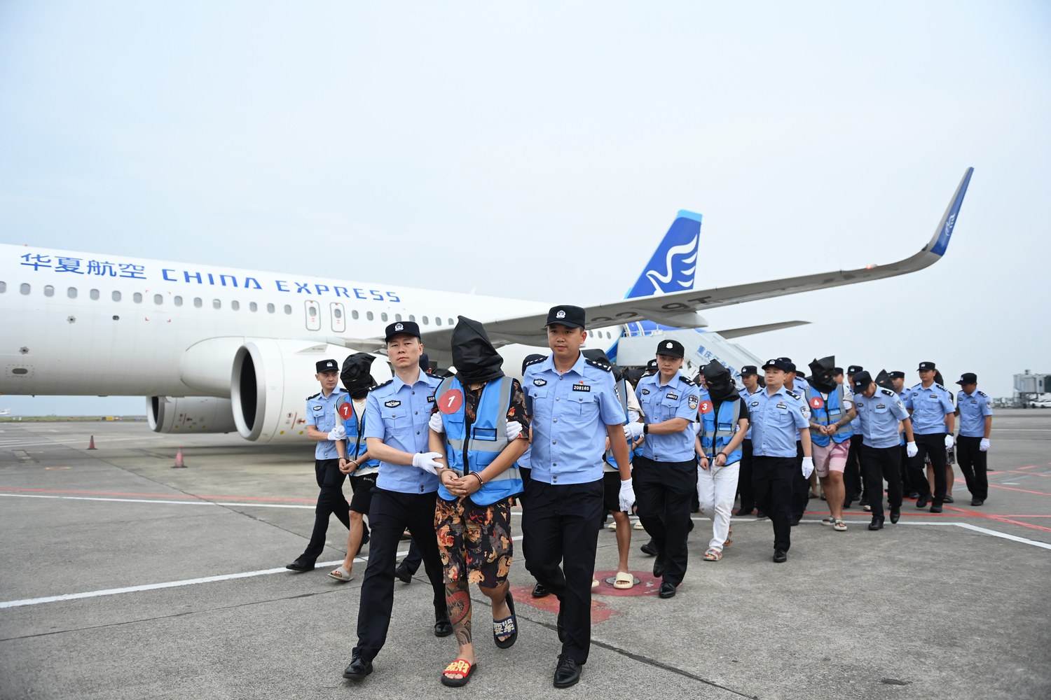 Laos deports 164 Chinese detainees, including alleged human traffickers 1 laos deports 164 chinese detainees including alleged human traffickers