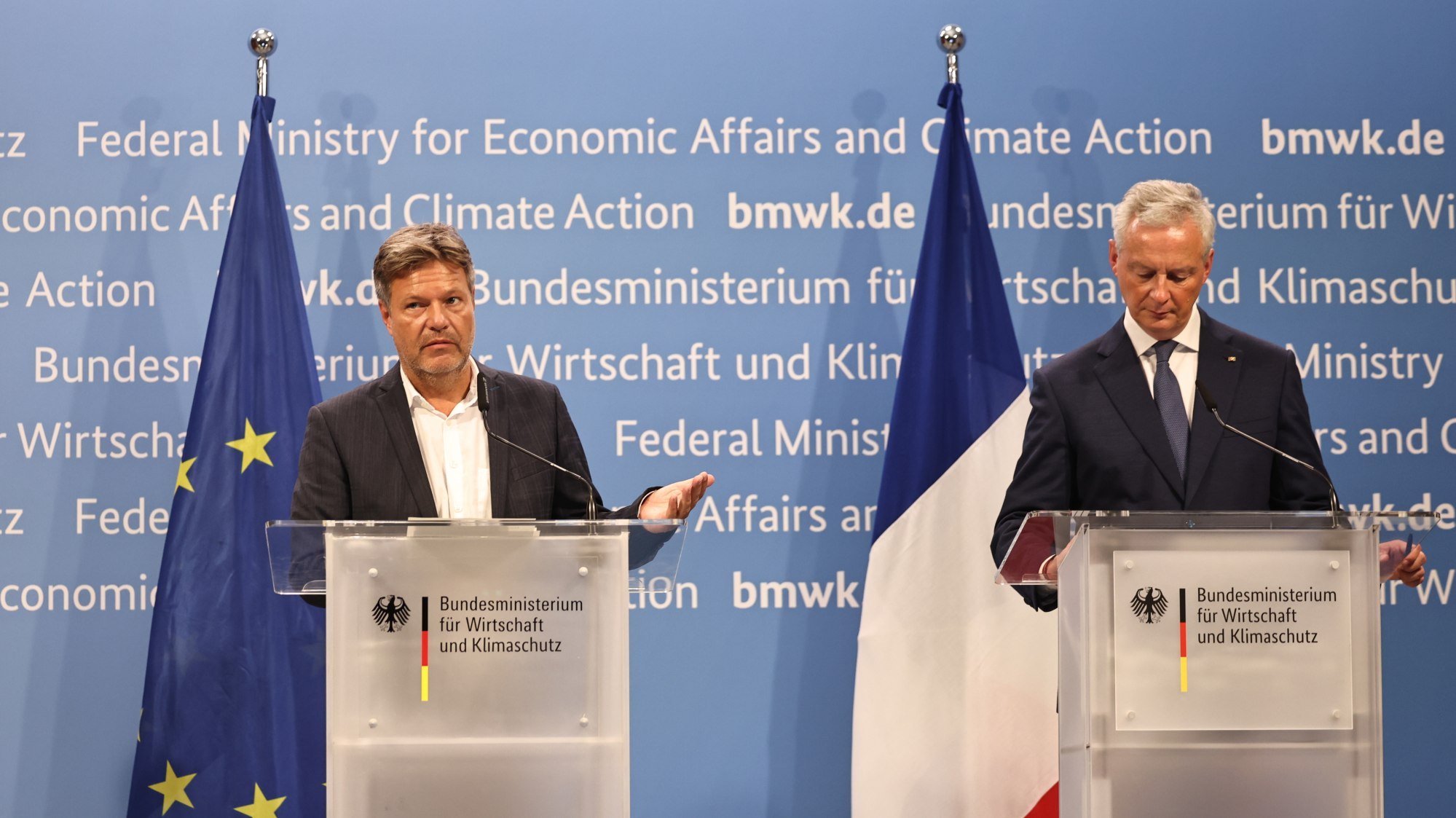 The German economic minister Robert Habeck (left) and his French counterpart Bruno Le Maire praised the investigation. Photo: EPA-EFE sheer protectionism china condemns eu probe into electric vehicle subsidies 1