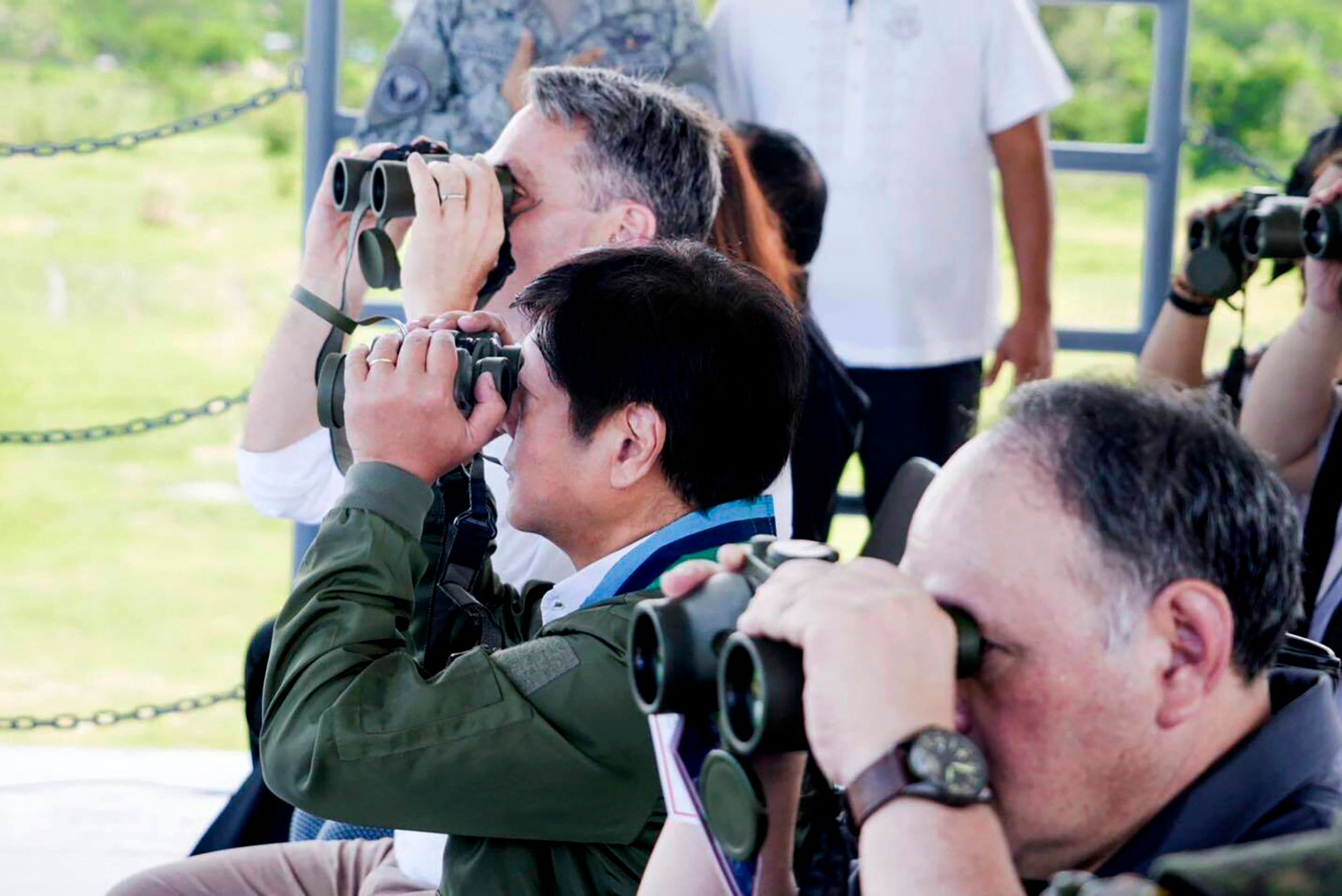 Australian Defence Minister Richard Marles (rear) and Philippine President Ferdinand Marcos Jnr (centre) watch a large-scale combined amphibious assault exercise on August 25, at a naval base in San Antonio, Zambales. Australian and Filipino forces, backed by US Marines, practised retaking an island seized by hostile forces in a large military drill on the northwestern Philippine coast facing the disputed South China Sea. Photo: AP