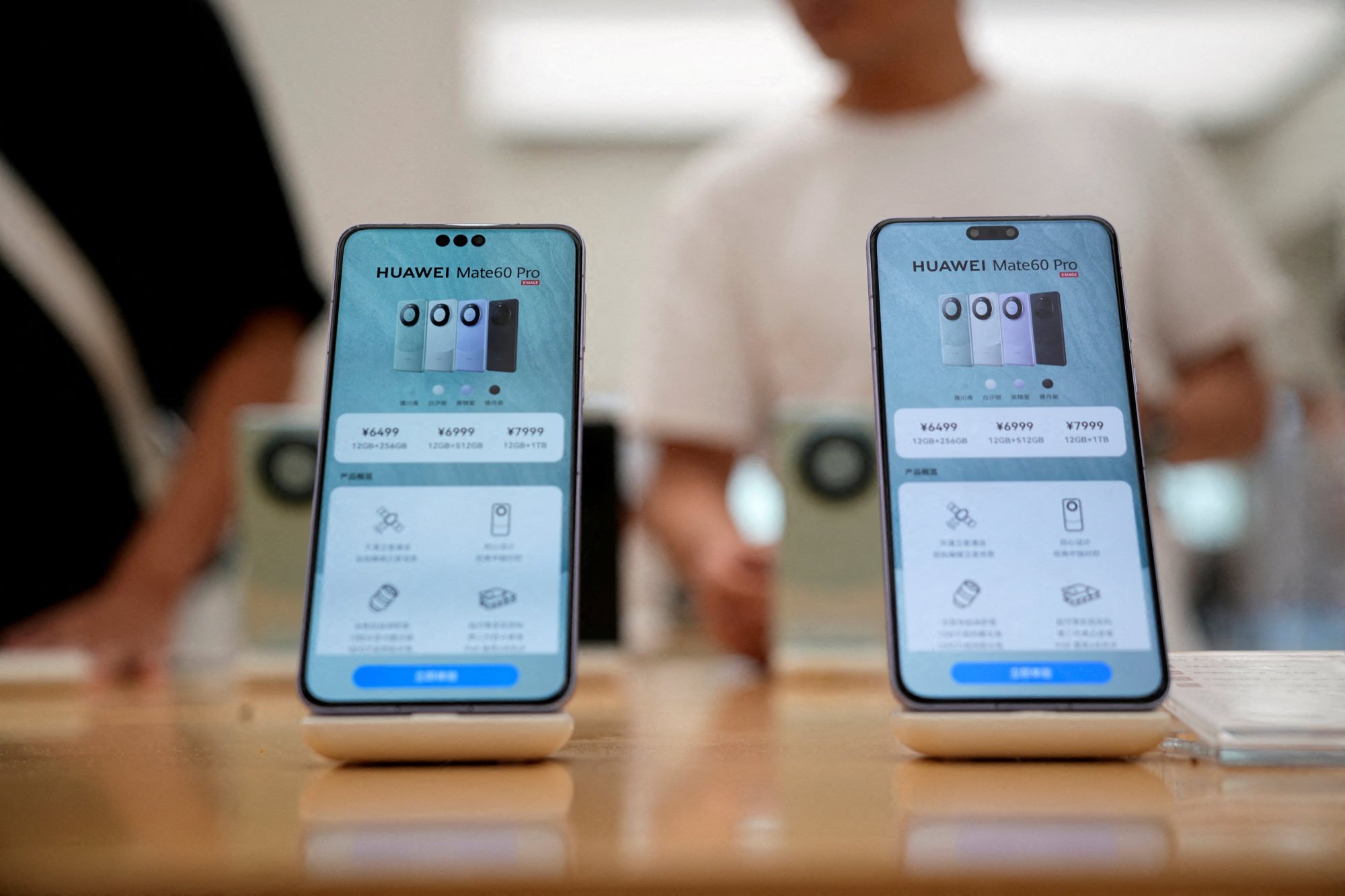 Smartphones displayed at a Huawei store in Shanghai. Photo: Reuters tech war us republican lawmakers urge biden to crack down on chinas huawei smic after chip breakthrough 1
