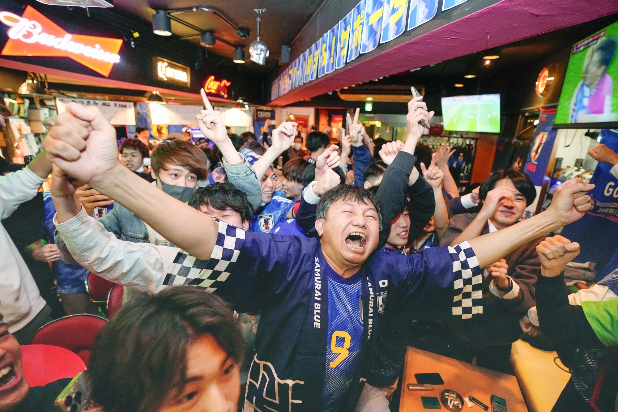 Japan supporters celebrate in Tokyo’s Shibuya area on December 2, after Japan beat Spain 2-1 to advance to the knockout stage of the World Cup in Doha, Qatar. Photo: Kyodo