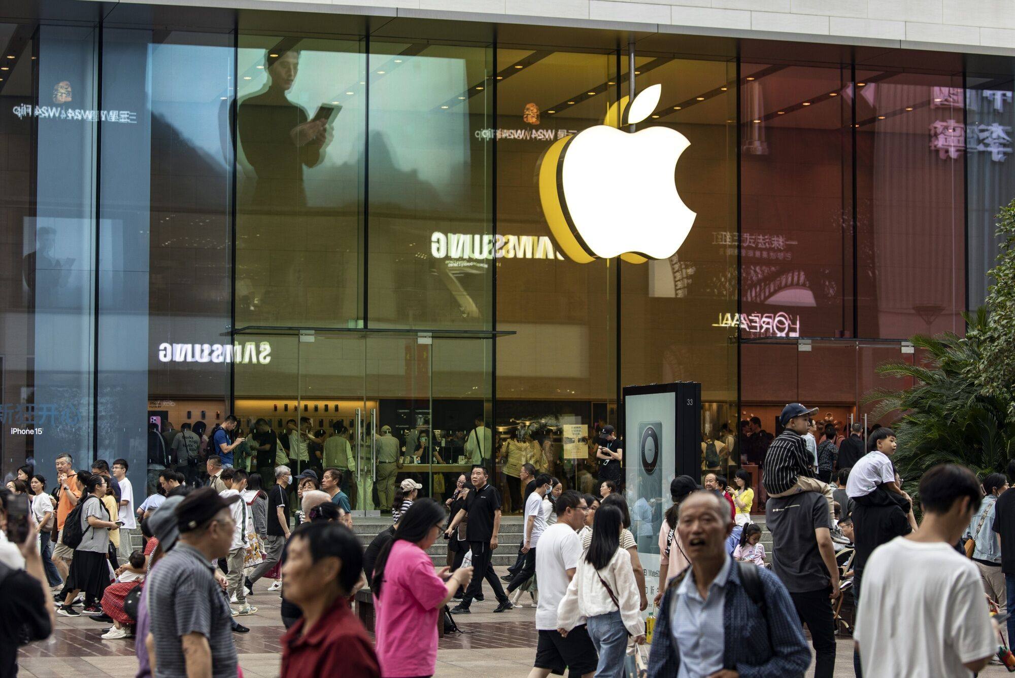 An Apple store on Nanjing Road shopping street in Shanghai, China. Photo: Bloomberg