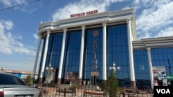 A trade center in Khujand, Tajikistan, shown here on Sept. 4, 2023, has become a commercial hub where merchants from neighboring countries come for Chinese goods. (VOA/Navbahor Imamova)