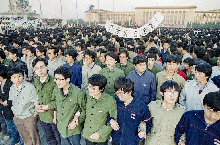 ENG_CHN_LiKeqiangCensored_10272023.4.jpg Chinese students link arms in solidarity at dawn on April 22, 1989 in Beijing’s Tiananmen Square after spending the night there in order to be on hand for memorial services for the late purged party chief Hu Yaobang. Credit: Sadayuki Mikami/AP