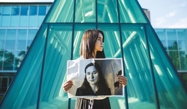 ae8fe8b7-bcf7-4d32-bbfa-b42cc90934d9.jpg Akida Polat holds a photo of her mother, imprisoned Uyghur folklore expert Rahile Duwat. Credit: X/@Kuzzat_Altay