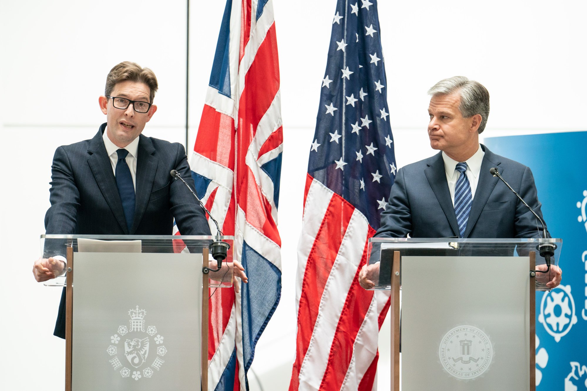 Ken McCallum (left), head of the British intelligence agency MI5, and Christopher Wray, director of the US Federal Bureau of Investigation holding a news conference at MI5 headquarters on July 6, 2022. Photo: PA Wire/dpa