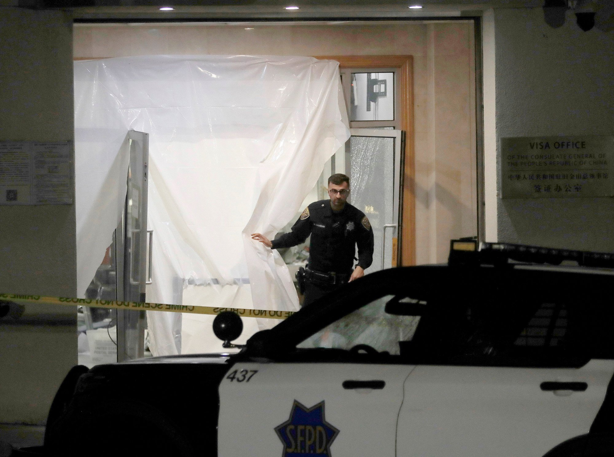 San Francisco police investigate at the Chinese consulate on October 9. Photo: Jane Tyska/Bay Area News Group via AP