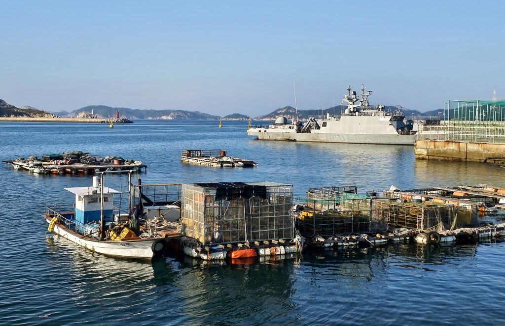 A navy ship lies in port at Heuksan Island. Credit: Lee Jeong-Ho/RFA