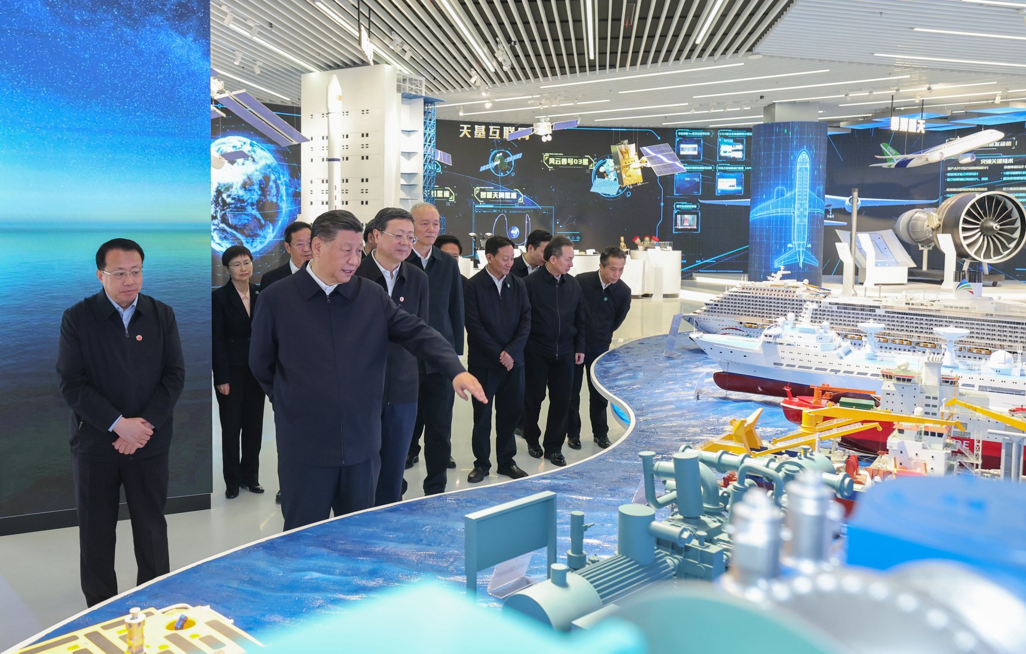 Xi inspects an exhibition on Shanghai’s sci-tech innovations. Photo: Xinhua