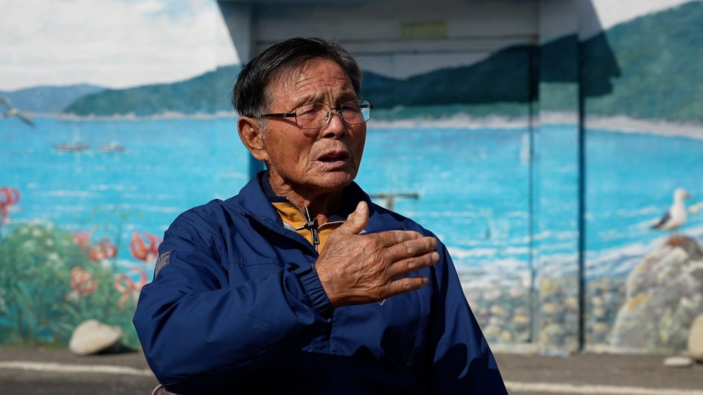 Lee Sa-yeon watched the attack from his uncle’s house overlooking Iyapo Bay. “We had a clear view of the jets as they flew overhead, targeting the evacuation ship,” he says. “The sound of their machine guns, firing with such precision, filled the air, and it was just so terrifying to watch.”