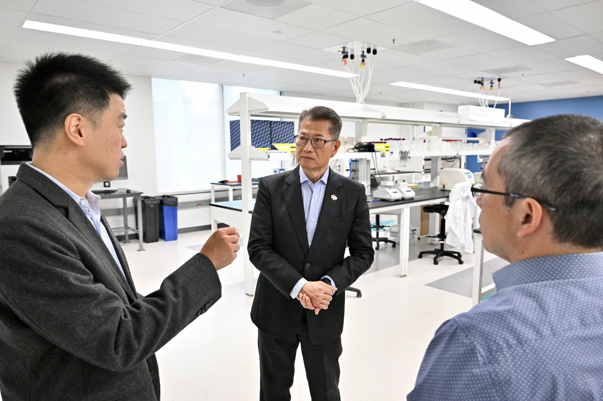 Hong Kong finance chief Paul Chan visits a Silicon Valley start-up during his trip to the US for the Apec conference. Photo: Handout
