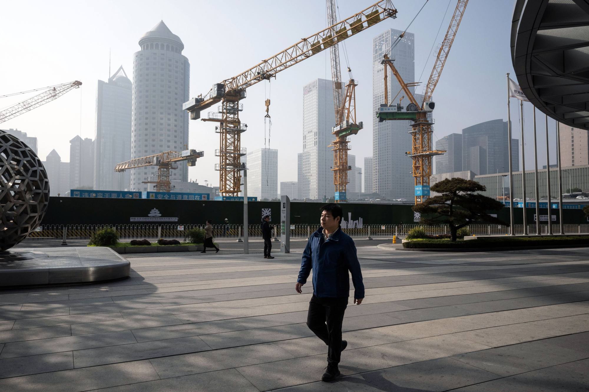 China recorded an FDI deficit in November, with more investment flowing out of the country than flowing in. Photo: Bloomberg