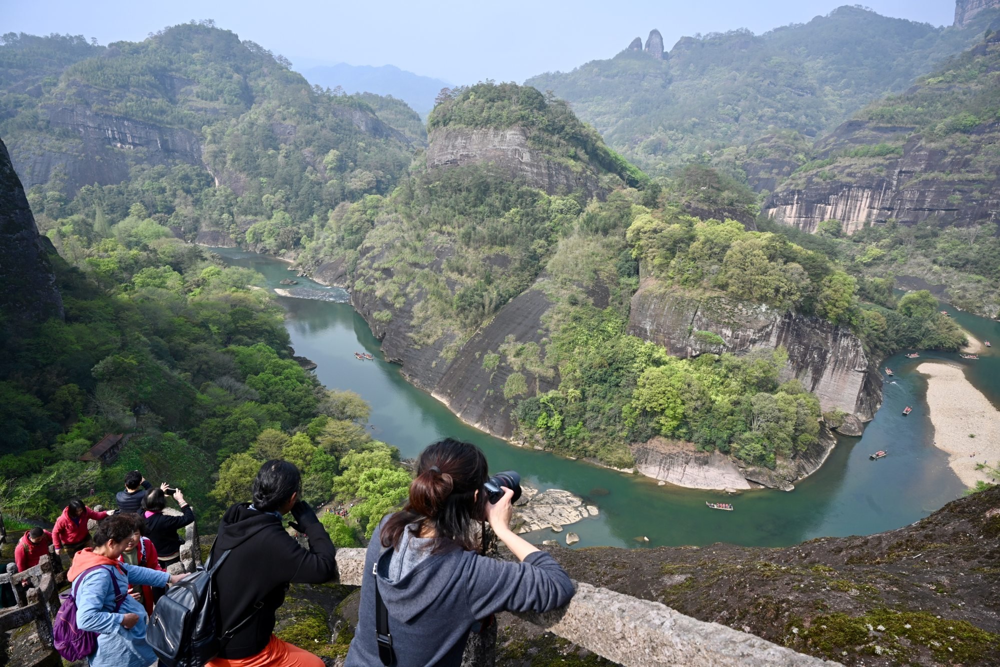 The new measures will simplify the process of granting travel permits to Taiwanese tour groups. Photo: Xinhua