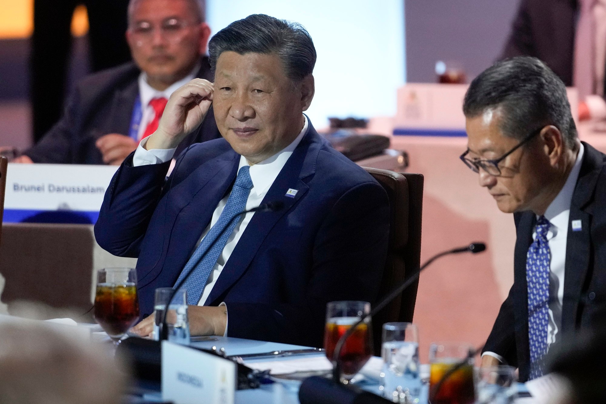 Chinese President Xi Jinping listens during a working lunch at the Asia-Pacific Economic Cooperation summit in San Francisco on Thursday. Photo: AP