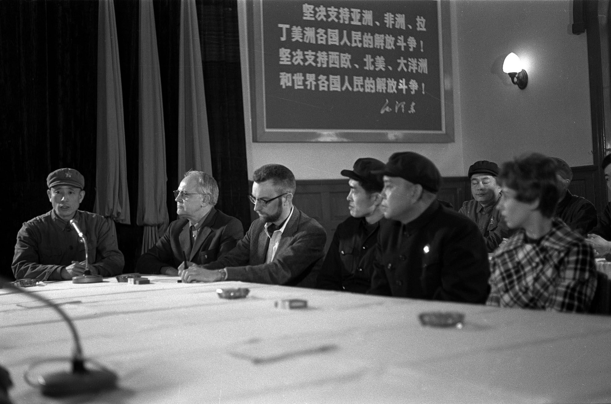 American table tennis players, including Connie Sweeris (far right), attend a meeting during their 1971 trip to China, the first by a US delegation after the founding of the People’s Republic. Photo: AP