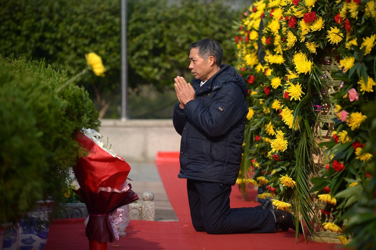 ENG_CHN_FEATUREMaoFans_12222023.5.jpg ENG_CHN_FEATUREMaoFans_12222023.5.jpg