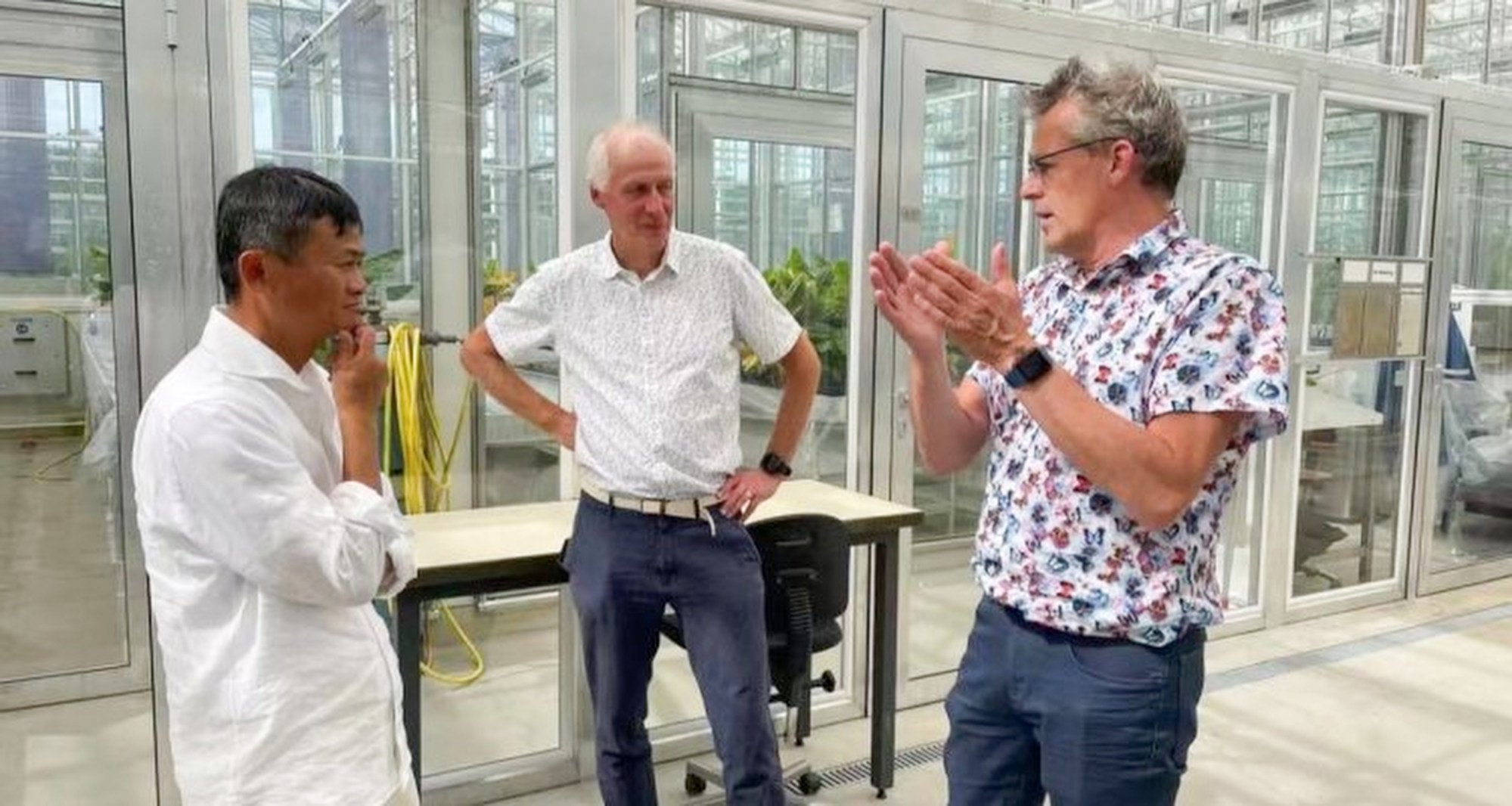 Alibaba Group Holding founder Jack Ma, left, speaks with experts at Wageningen University & Research, an academic institution focused on life sciences and agriculture in the Netherlands, during his visit in 2022 to learn about advances in sustainable food production. Photo: Handout