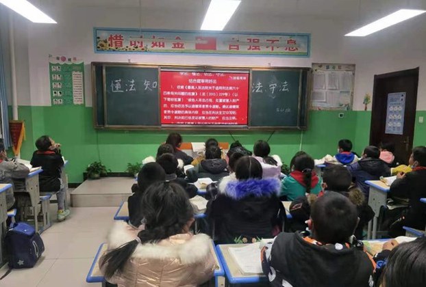 ENG_TIB_TibetanChildrenSupplementaryClasses_01082024.2.jpg Students take part in a political education class at a Tibetan school in western China's Qinghai province in an undated photo. (Citizen journalist)