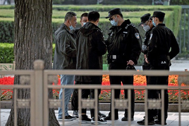 ENG_CHN_CongressCrackdown_01042024.3.jpg Police officers check the identification cards of people visiting Tiananmen Gate ahead of China's 20th Communist Party Congress in Beijing, Oct. 13, 2022. (Noel Celis/AFP)