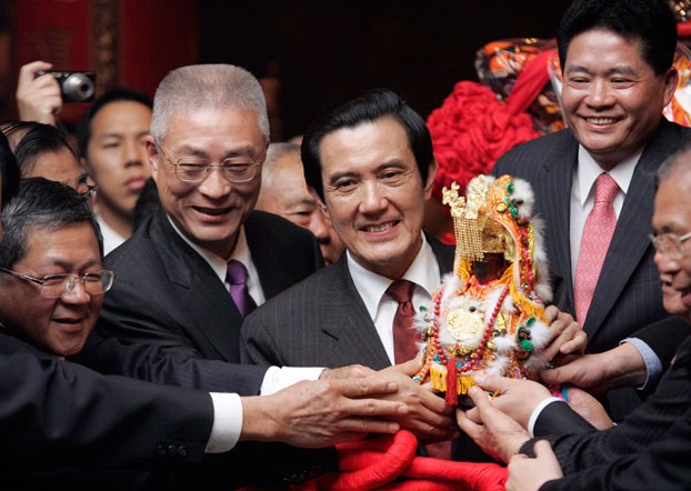 ENG_CHN_TaiwanGoddess_01102024.3.jpg Taiwan’s President Ma Ying-jeou (C) and Premier Wu Den-yih (2nd from L) hold a statue of the sea goddess Matsu during the annual pilgrimage in Taichung, Taiwan, in 2010. (Pichi Chuang/Reuters)
