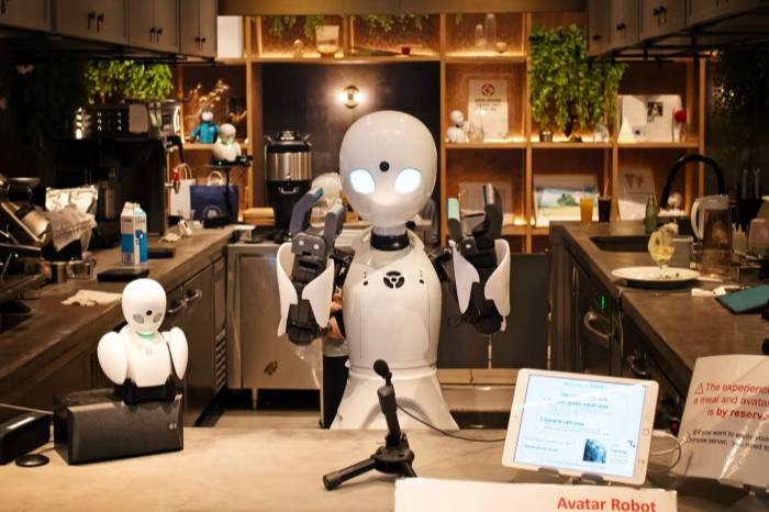 A robot server at Dawn Avatar Robot Café