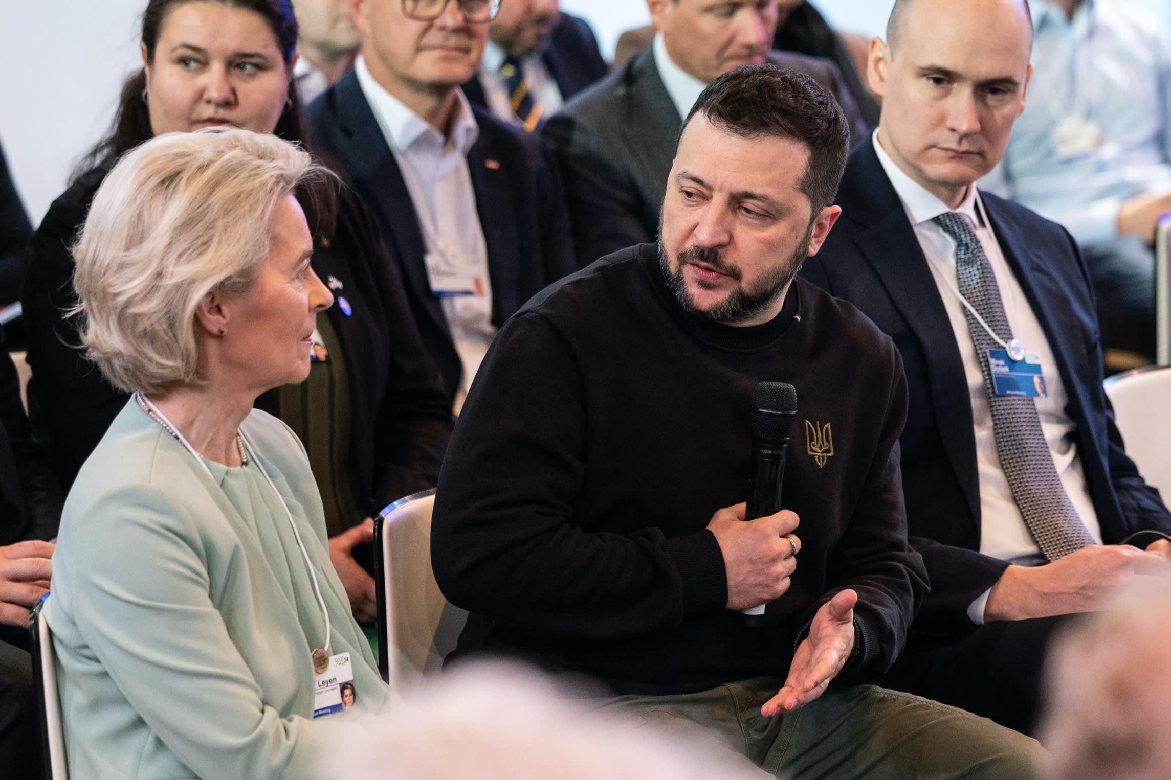 Ukrainian President Volodymyr Zelenskyy with European Commission president Ursula von der Leyen