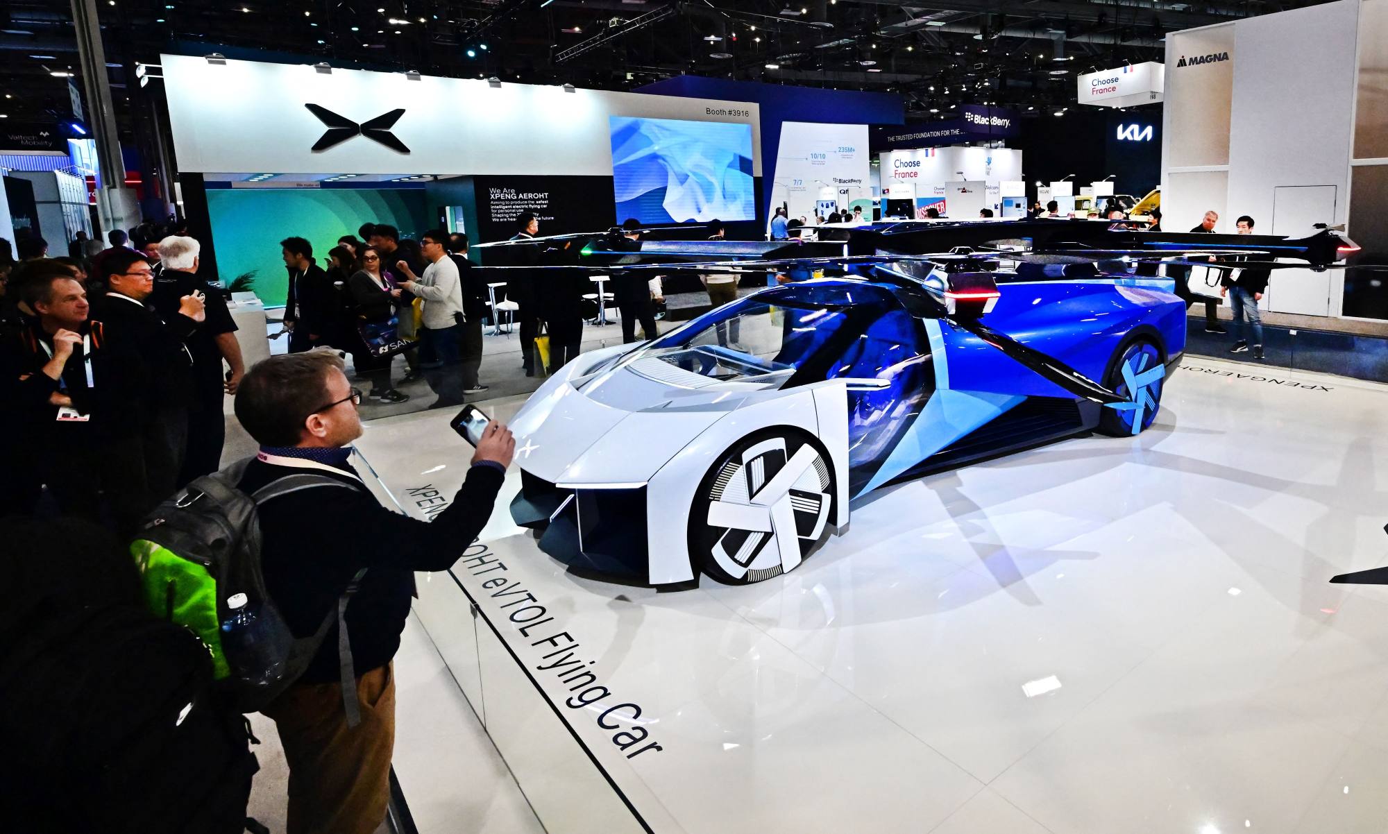 People view the XPeng AeroHT “modular flying car” at the CES 2024 in Las Vegas, Nevada, on January 11. Photo: AFP