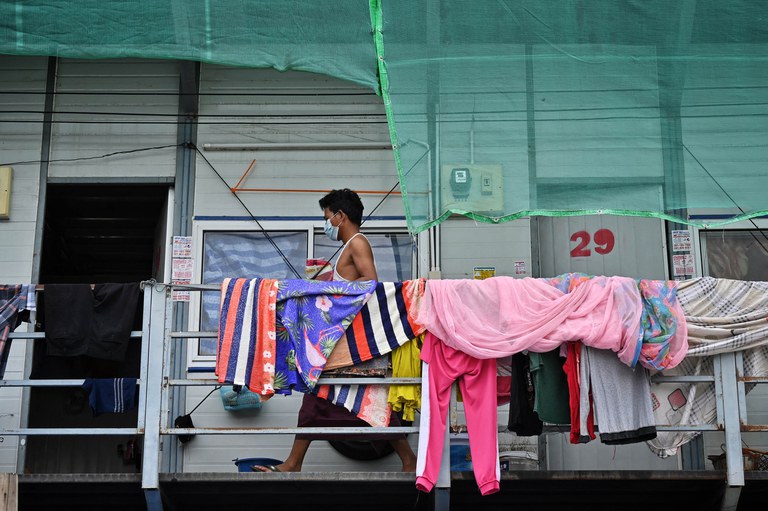 ENG_BUR_MigrantTaxes_01042023_03.jpg Living quarters in a camp where Thai and Myanmar construction workers reside in Bangkok. (Lillian Suwanrumpha/AFP)