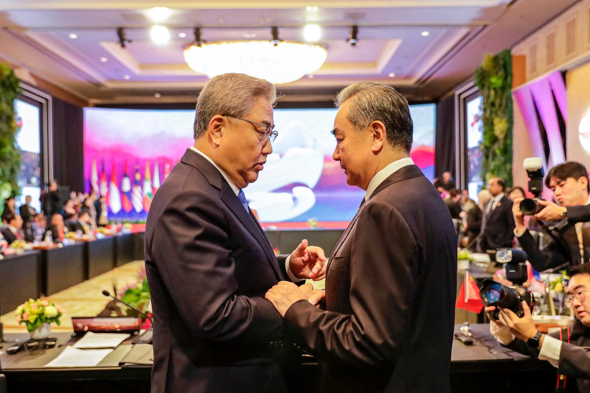 Chinese Foreign Minister Wang Yi (right) with former South Korean counterpart Park Jin in Jakarta last year. Photo: AFP