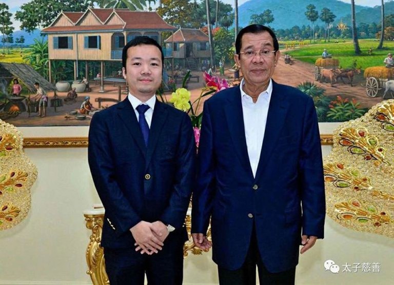 2 Chen Zhi with Prime Minister Hun Sen after he was made “neak oknha” on July 20, 2020..jpg 2 Chen Zhi with Prime Minister Hun Sen after he was made “neak oknha” on July 20, 2020..jpg