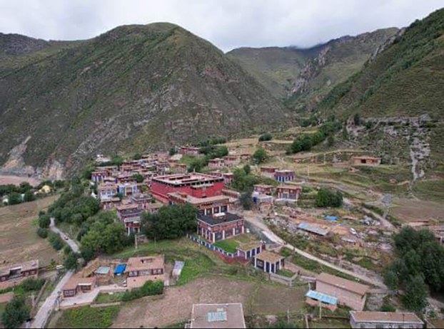 ENG_TIB_DamProtests_02272024.2.jpg Wonto Monastery, which dates back to the 13th century, would likely be flooded by the dam project on the Drichu River in Dege county, southwestern China's Sichuan province. (Citizen journalist)