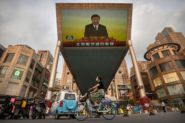 ENG_CHN_INTERVIEWFrankDikotter_02222024.10.jpg A large television screen at a Beijing shopping center displays Chinese state television coverage of President Xi Jinping's visit to Hong Kong, July 1, 2022. (Mark Schiefelbein/AP)